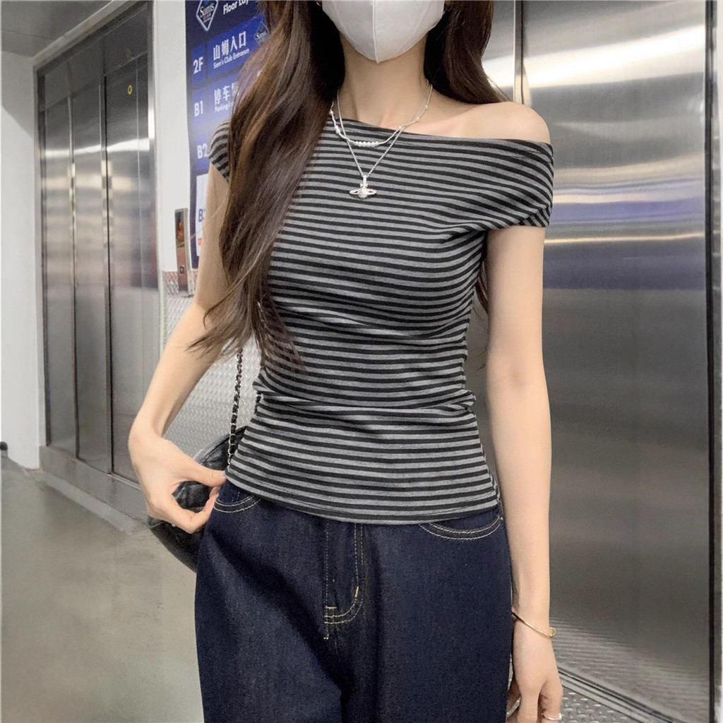 Pure Desire Style Áo thun ngắn tay sọc lệch vai màu sắc tinh khiết dành cho nữ