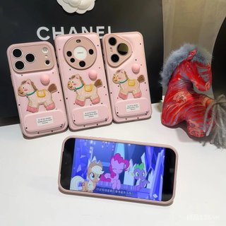Cô Gái Màu Hồng Chấm Bi Thêu Pony Giá Đỡ Thích Hợp Cho iPhone16 / 17pro Ốp Điện Thoại IP15 Kẹo Không Khí Đệm 14 Mềm Mại