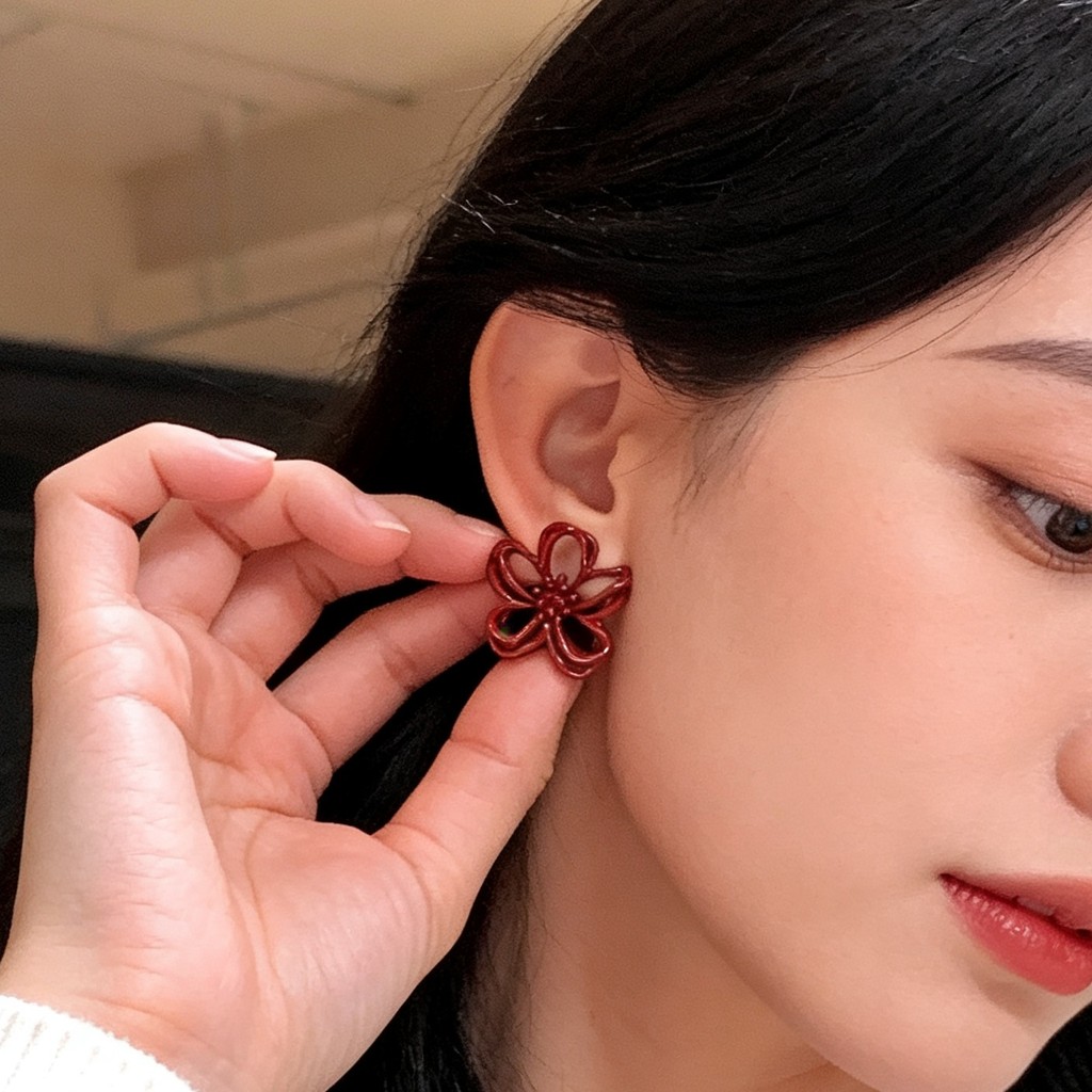 Bông tai hoa rỗng màu đỏ rượu vang phong cách cổ điển dành cho nữ