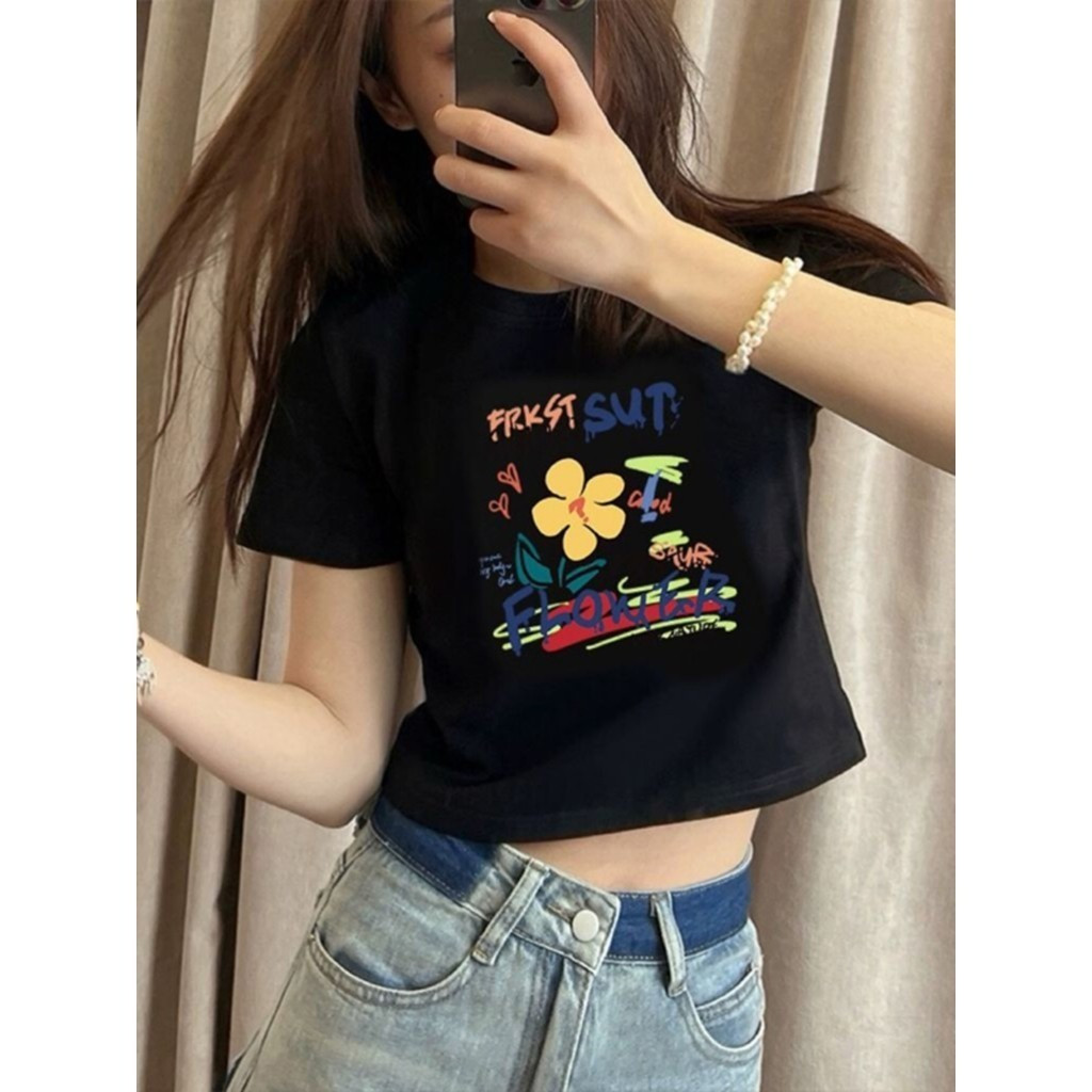 Áo thun croptop nữ, thiết kế tinh tế, mềm mại và thoải mái, có nhiều kiểu dáng khác nhau.