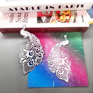 Đẹp Con Công Kim Loại Thép Carbon Cắt Khuôn Thêu Sò Dập Nổi Khắc Bản Mẫu DIY Album Ảnh Thiệp Chúc Mừng Cắt Chết Giấy Thủ Công Dụng Cụ