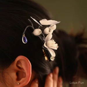 Kẹp tóc cổ điển Trung Quốc handmade từ nhung và gỗ đàn hương, phù hợp sử dụng hàng ngày.