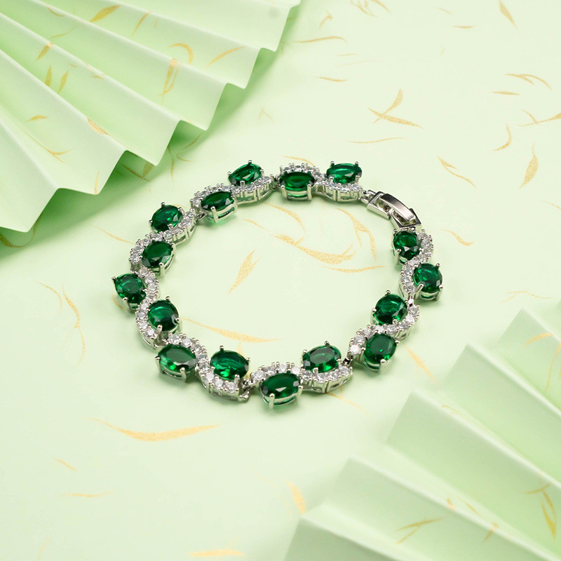 Vòng cổ nữ tinh tế với thép titan và đá quý xanh zircon, phong cách cổ điển