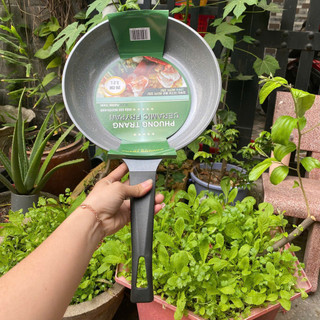 Chảo Chống Dính Đúc Nguyên Khối Phương Trang – 4 size 20-24-26-28cm Dùng Được Cho Bếp Gas Và Bếp Hồng Ngoại