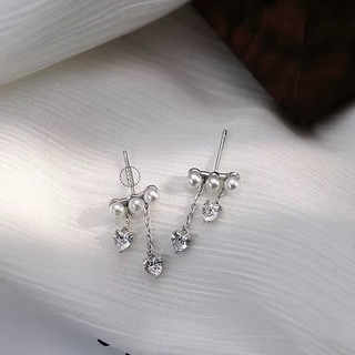 Bông tai bạc 925 với zircon lấp lánh và trái tim ngọc trai, thiết kế ngọt ngào phong cách Hàn Quốc