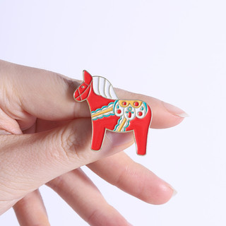 Quà tặng năm mới 2026: Huy hiệu kim loại hình pony dễ thương, phù hợp làm phụ kiện cho balo và quần áo