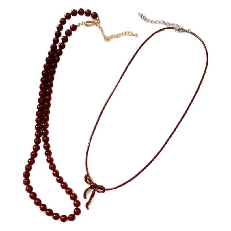 Vòng cổ vintage đỏ đính hạt, ánh sáng mới - Phụ kiện sang trọng cho áo len