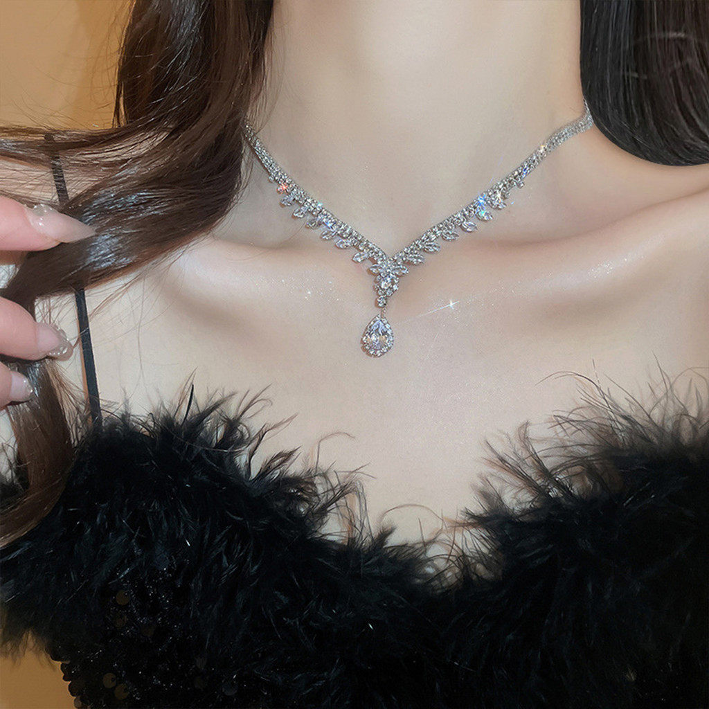 Bộ trang sức 2 món tráng kim cương giả, phù hợp cho phù dâu trong đám cưới