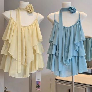 Kích thước lớn camisole mùa hè từ voan nhiều lớp và ruy băng hoa lá sen, thiết kế đơn giản không tay có thể điều chỉnh.