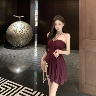 Váy ống đeo cổ dây công nghiệp màu tím, dáng ôm eo, phong cách thời trang Pháp