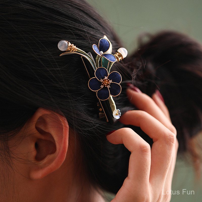 Kẹp tóc handmade từ nhung hoa và gỗ đàn hương - Phụ kiện thời trang dành cho nữ