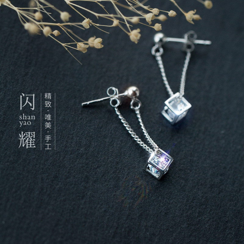 Bông tai kim cương hình khối bạc S925