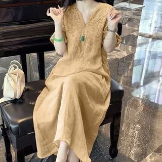 Váy cổ chữ V kiểu mới,dáng rộng, tôn dáng và thanh lịch.