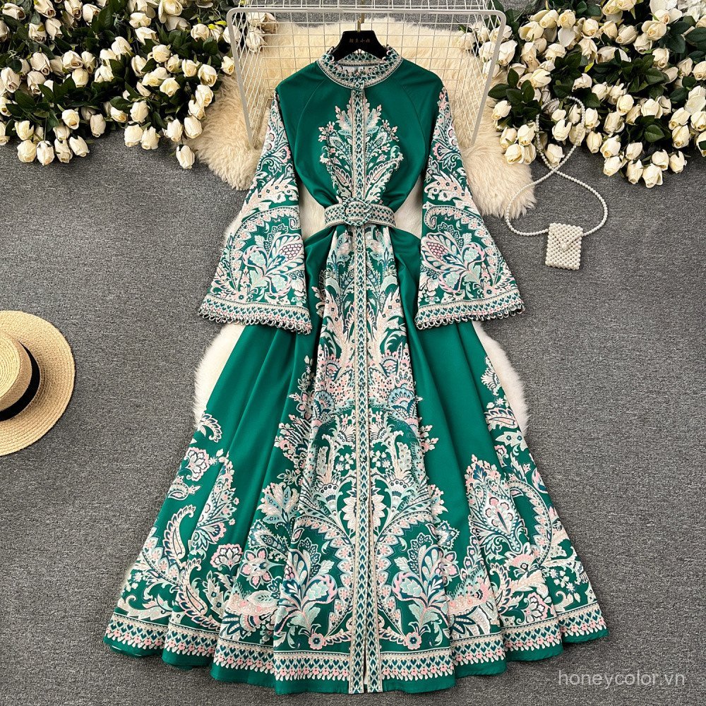 Đầm dài xếp ly không đều retro với họa tiết vintage và chi tiết bằng lông  Phong cách mùa xuân