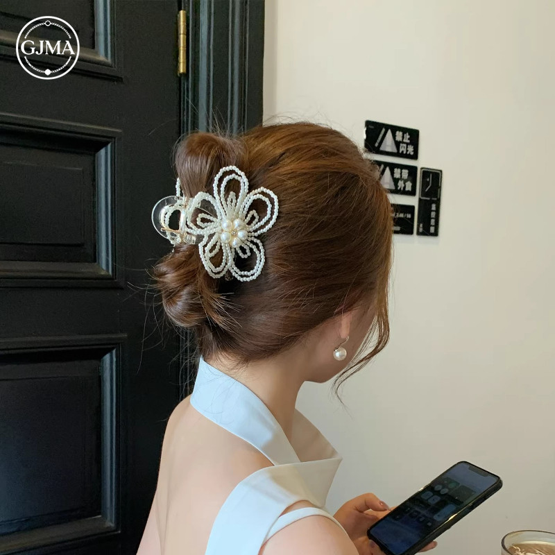 Kẹp móng vuốt ngọc trai giả màu be, phù hợp cho nữ, tạo kiểu tóc nửa đầu sang trọng