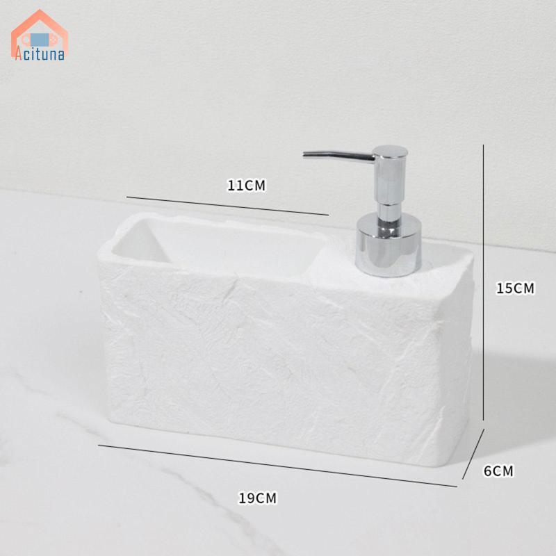Phụ kiện hộp đựng xà phòng có máy bơm. Nhỏ gọn, thiết thực, dễ sử dụng. Dụng cụ sắp xếp nhựa bền cho miếng bọt biển, cọ tắm và miếng cọ rửa.