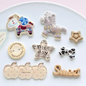 Set Charm Ngựa Gỗ may mắn Sweet Vintage – Charm Pony Táo Sao Be Dễ Thương Trang Trí Dép Phong Cách Nhẹ Nhàng Cute