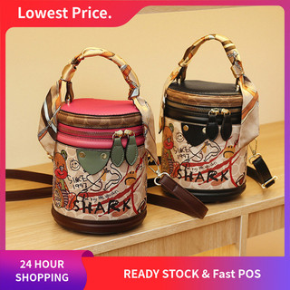 Túi xách nữ cao cấp Gấu Graffiti Niche Bucket Bag 2026 Túi đeo vai cá tính mới Túi xách đa năng hợp thời trang