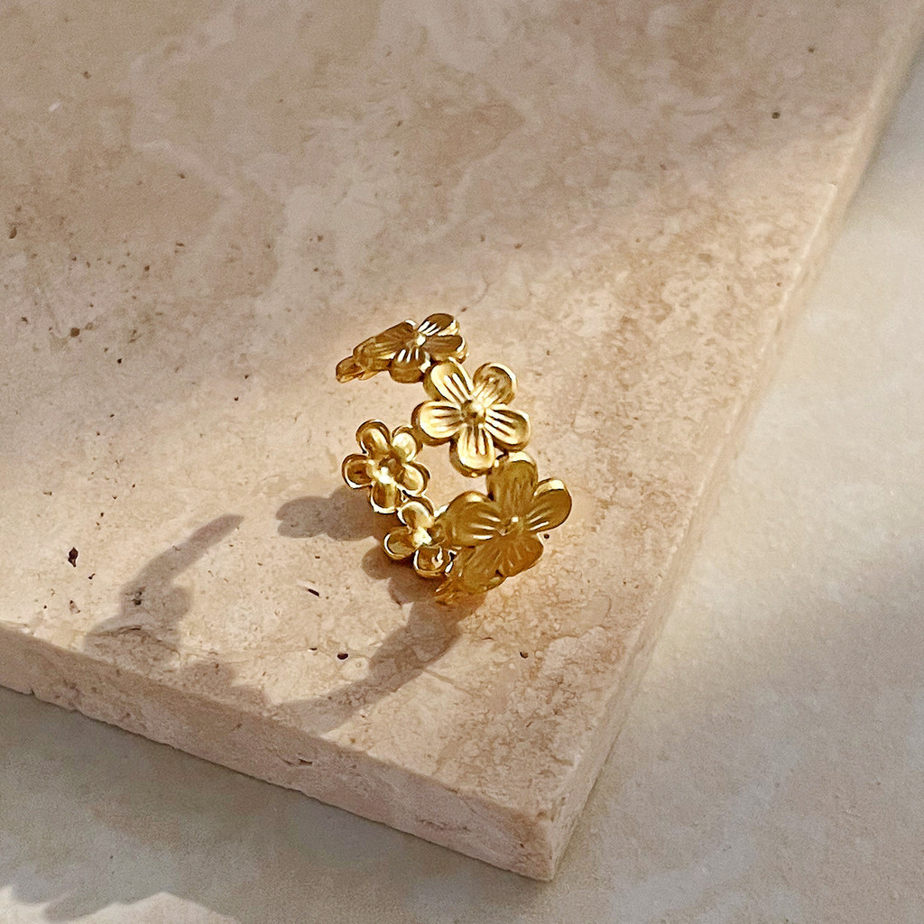 Nhẫn thép titan nữ khí chất thời trang hoa vàng 18K