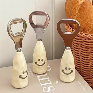 Dụng cụ mở chai bia mặt cười dễ thương Tay cầm bằng nhựa Tay cầm giả bằng gốm có thể đứng Trình điều khiển chai rượu vang sáng tạo Nắp mở bằng thép không gỉ Hàng có sẵn