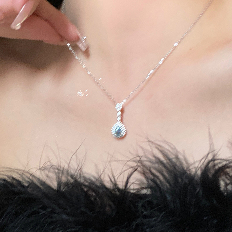 Vòng cổ Zircon xanh thời trang và độc đáo