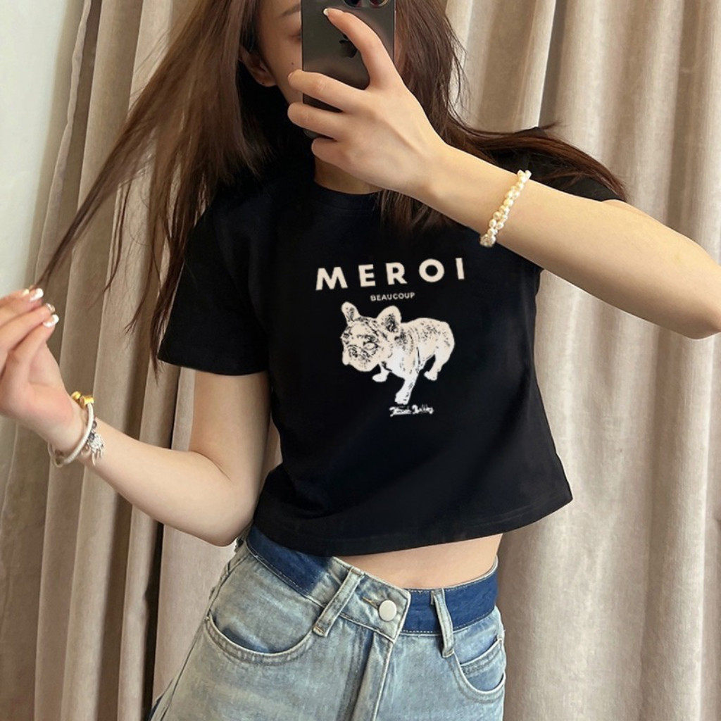 Áo thun croptop nữ này có thiết kế chất lượng cao và chất liệu thoải mái, thoáng khí.