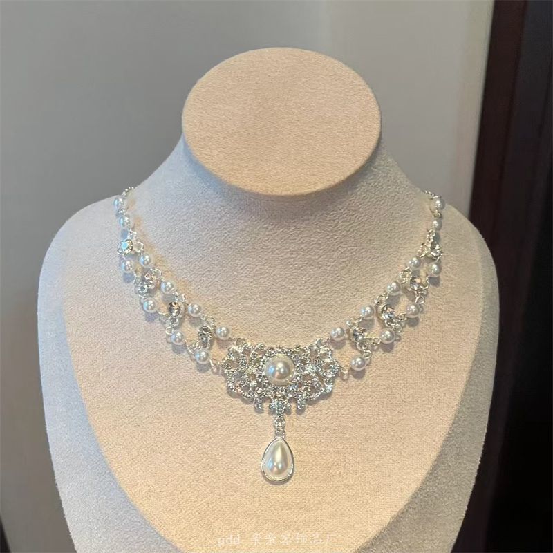 Nhẹ nhàng chuỗi xương đòn zircon và ngọc trai hai lớp tua rua, ánh sáng nhấp nháy, phong cách mới sang trọng