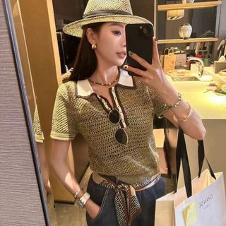 Áo len ngắn tay thời trang với ve áo và màu sắc đối lập, thiết kế độc đáo cho mùa hè