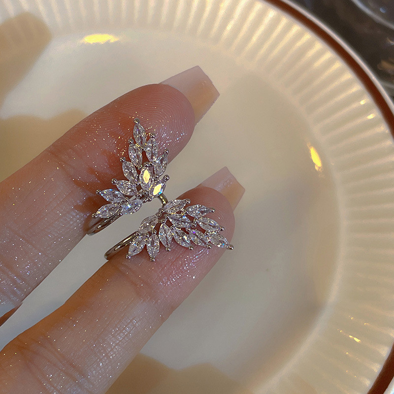 2026 Phong Cách Mới Ánh Sáng Sang Trọng Thoáng Mát Phong Cách Bướm Sang Trọng Zircon Không Xuyên Tai Kẹp Thiết Kế Niche Đơn Giản Đi Lại Tất Cả Trận Đấu Bông Tai