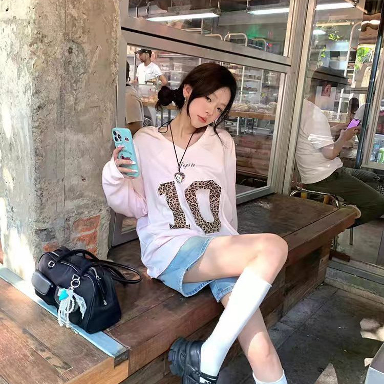 Dạo phố áo thun nữ màu hồng cổ chữ V, Oversize da báo, phù hợp xuân