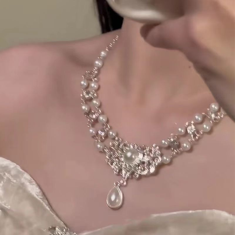 Nhẹ nhàng chuỗi xương đòn zircon và ngọc trai hai lớp tua rua, ánh sáng nhấp nháy, phong cách mới sang trọng