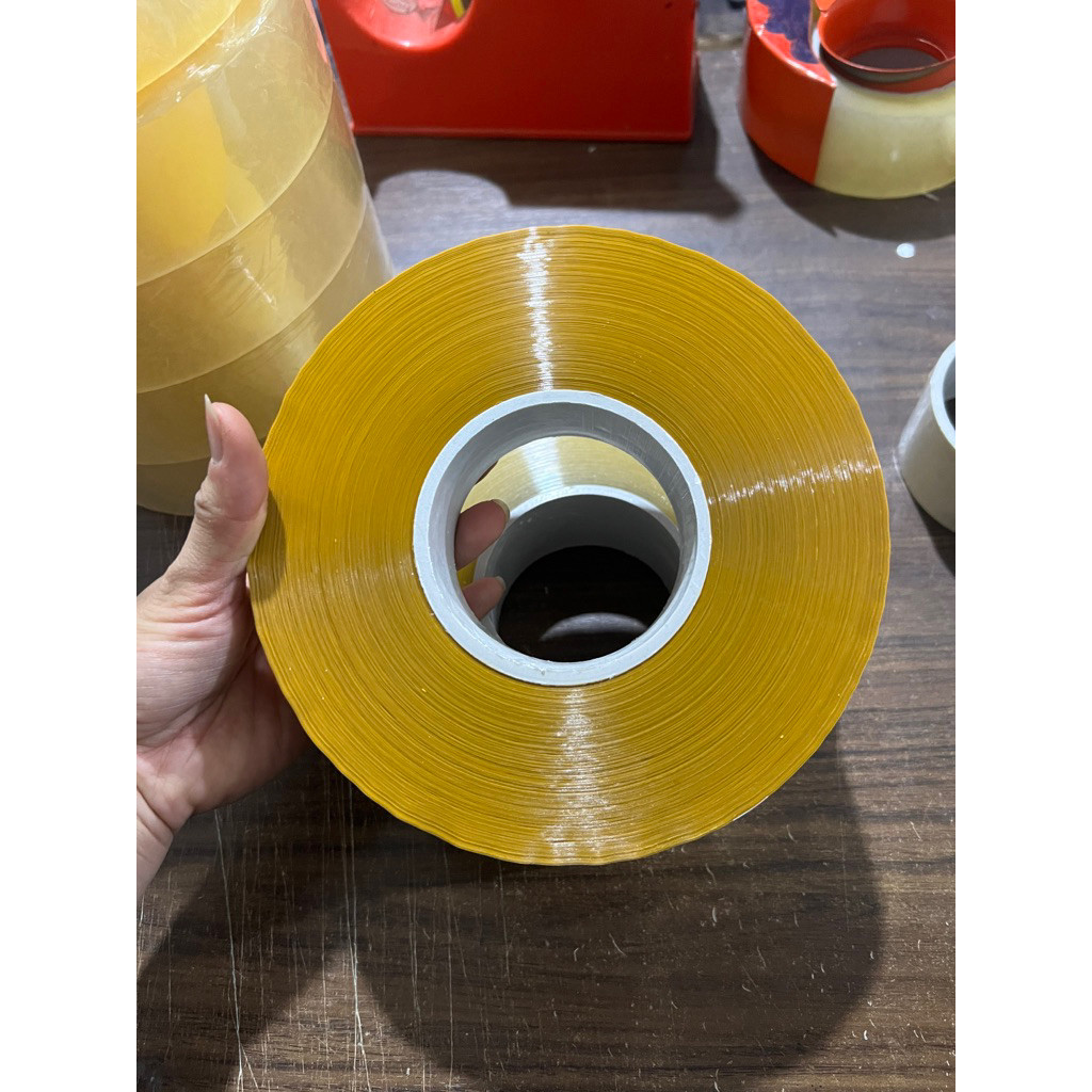 Băng dính  băng keo đóng hàng 1kg  và 0,5kg keo chắc chăn,