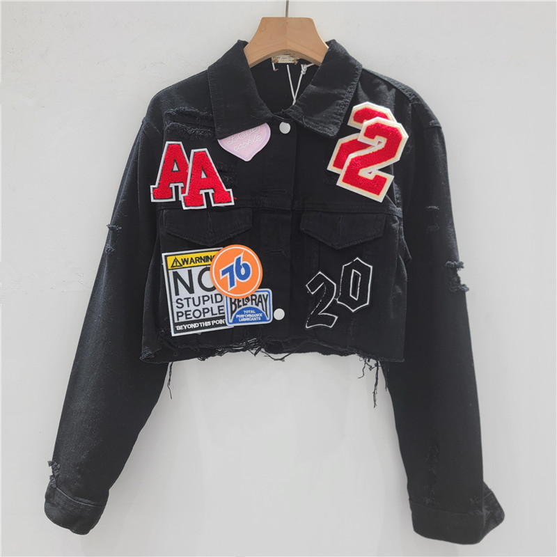 Áo Khoác Denim Phong Cách Retro Xuân Thu Mới với Huy Hiệu Dán Nhãn, Thời Trang Đường Phố