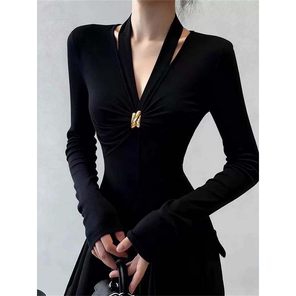 Áo Thun Dài Tay Slim-Fit Cổ Chữ V - Kiểu Dáng Hiện Đại Và Thời Trượng