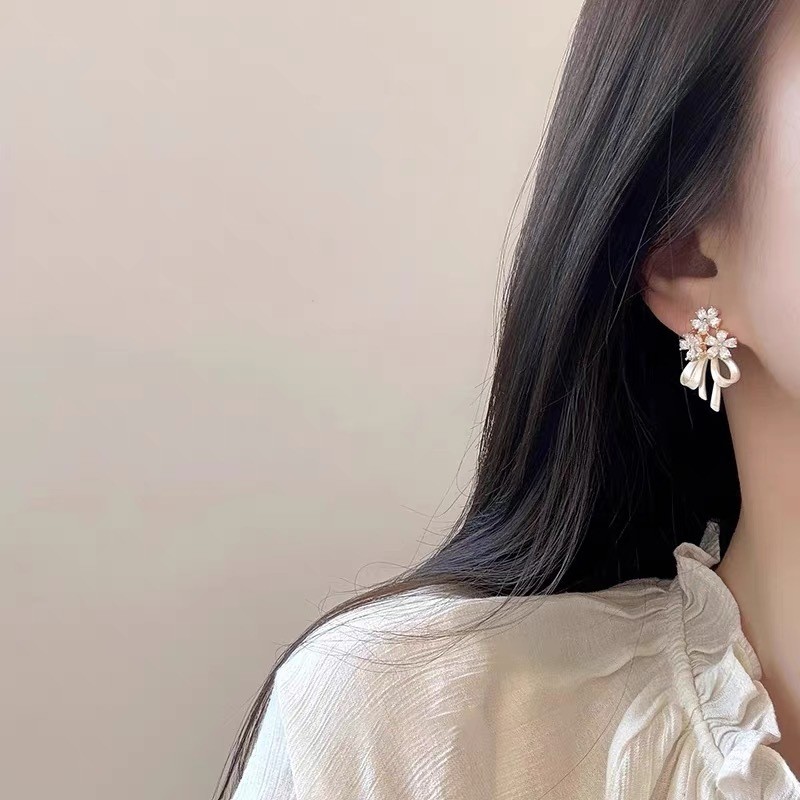 Kẹp tai không viền hoa nơ dễ thương