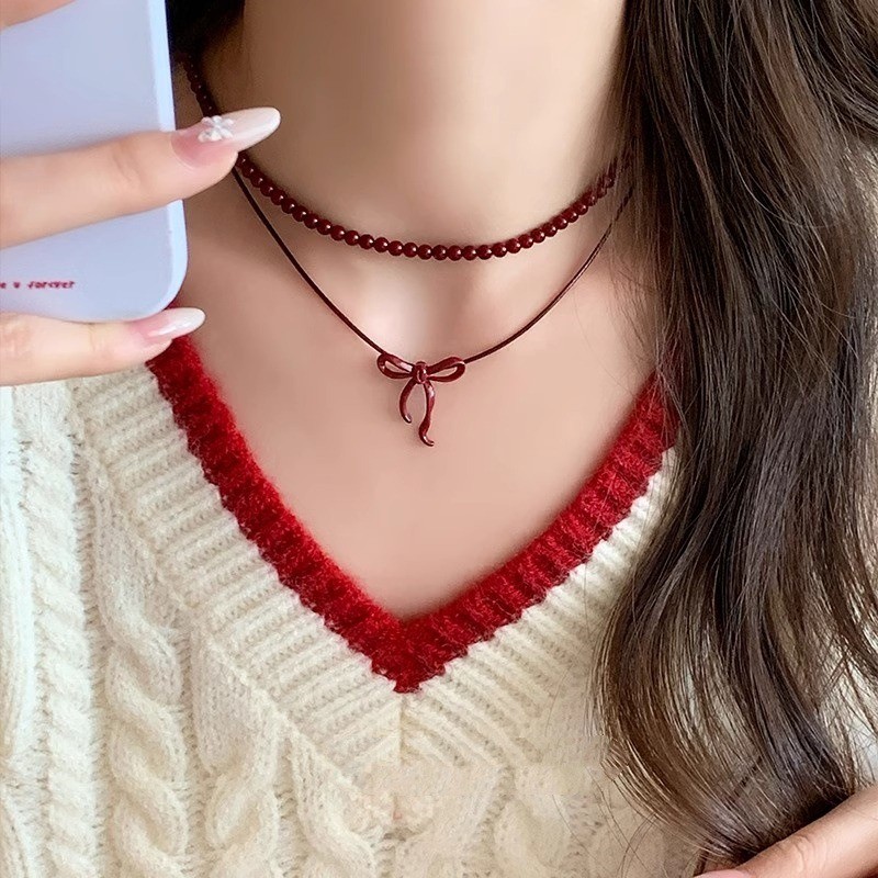 Vòng cổ vintage đỏ đính hạt, ánh sáng mới - Phụ kiện sang trọng cho áo len