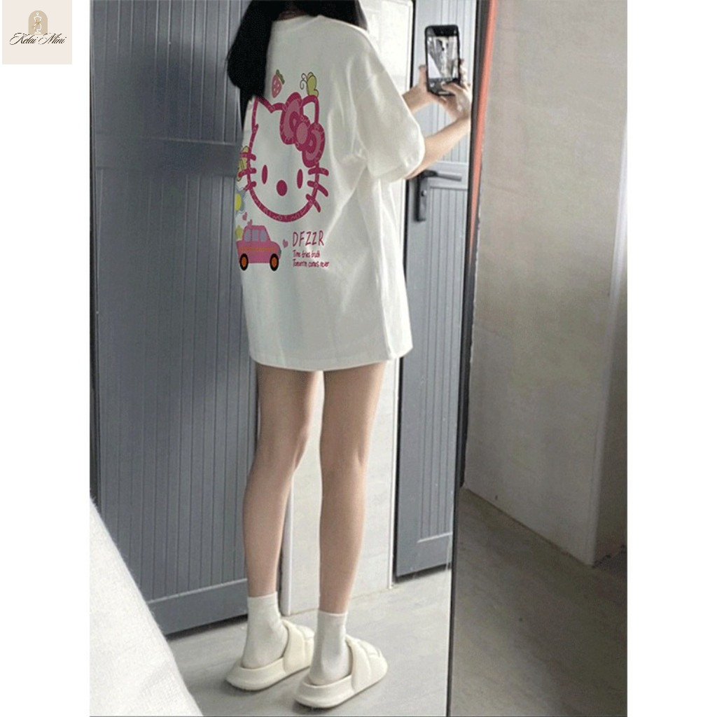 Áo thun nữ màu trắng dễ thương, chất liệu mềm mại, cổ tròn rộng rãi.