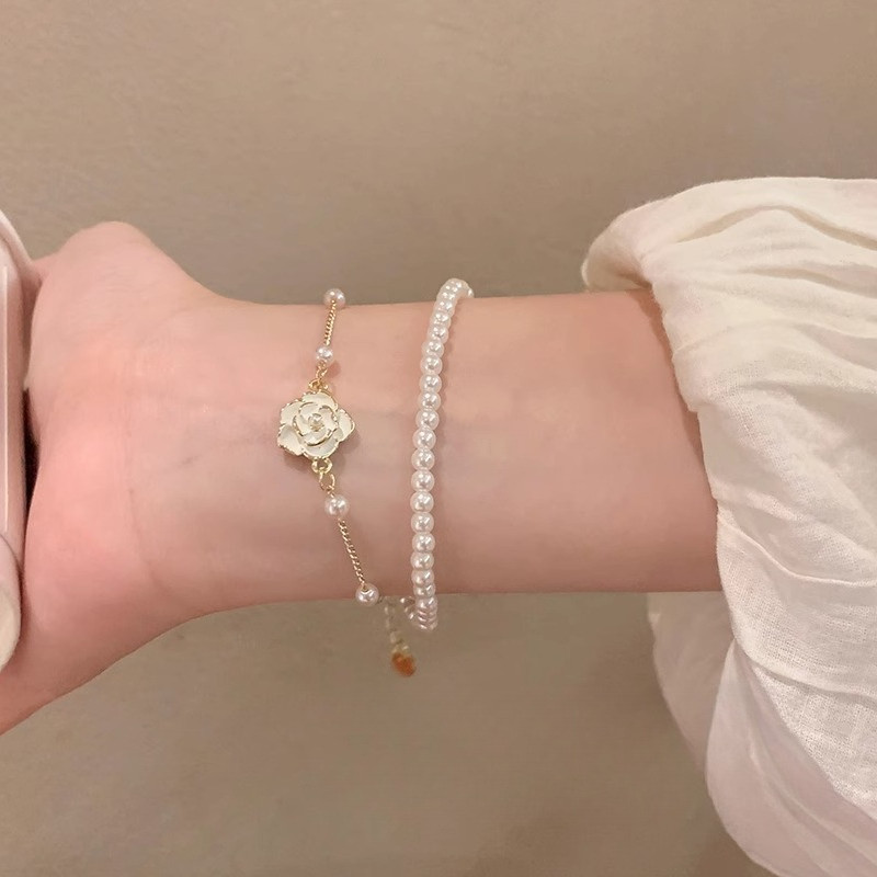 Vòng tay ngọc trai Camellia thiết kế hai lớp, sang trọng và tinh tế dành cho nữ