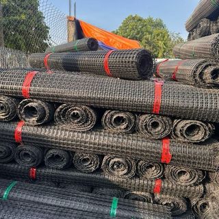 Lưới nhựa cao 1,8mx50m( hàng cao cấp đủ 50m) lưới nặng 17kg. Dùng làm chuồng trại nuôi gà nuôi vịt. Làm rào trồng cây