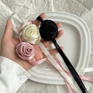 Vintage Chocker Satin với Hoa Hồng và Phụ Kiện Tóc Dây Xích Cổ Tay