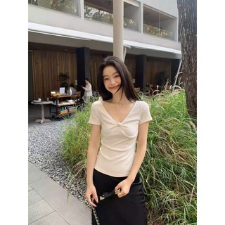 ít người mặc nút xoắn thiết kế áo cổ V Áo thun tay ngắn nữ mùa hè mẫu mới thanh mảnh áo trên