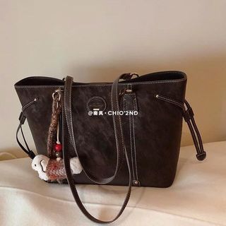 Túi Bigsize Da Lộn Đeo Vai Kèm Charm Cún Bông Vintage