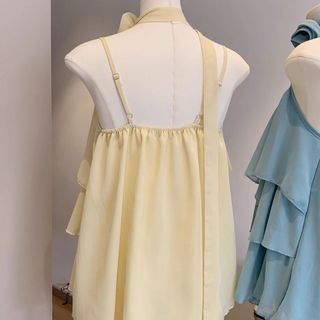 Kích thước lớn camisole mùa hè từ voan nhiều lớp và ruy băng hoa lá sen, thiết kế đơn giản không tay có thể điều chỉnh.