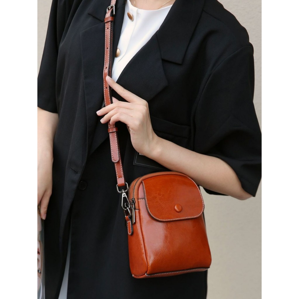 Genuine women's shoulder bag made of oil wax cowhide, women's dumpling bag, ladies' crossbody genuine leather bag, practical shell bag, shiny leather phone and coin purse