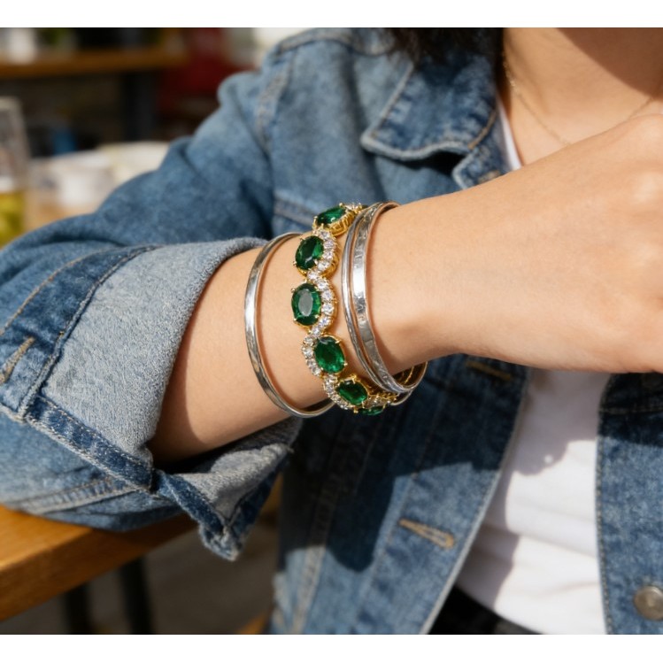 Vòng cổ nữ tinh tế với thép titan và đá quý xanh zircon, phong cách cổ điển