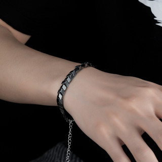 Phụ kiện thời trang nam mới: Vòng tay onyx đen hình kim cương sang trọng