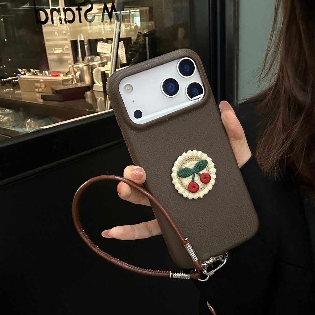 Ốp lưng iPhone 3D màu nâu có dây đeo tay phù hợp cho iPhone 17 Pro Max iPhone 17 16 15 14 13 12 11