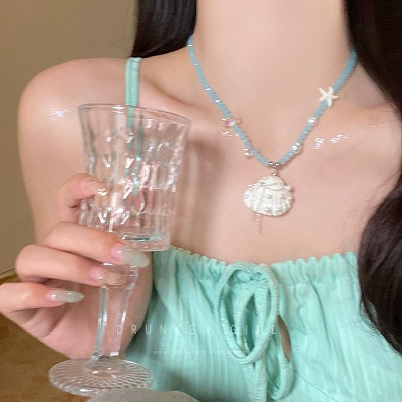 Vòng cổ dây bện tự nhiên có hạt điều chỉnh, phù hợp cho kỳ nghỉ ngọt ngào khi đi biển