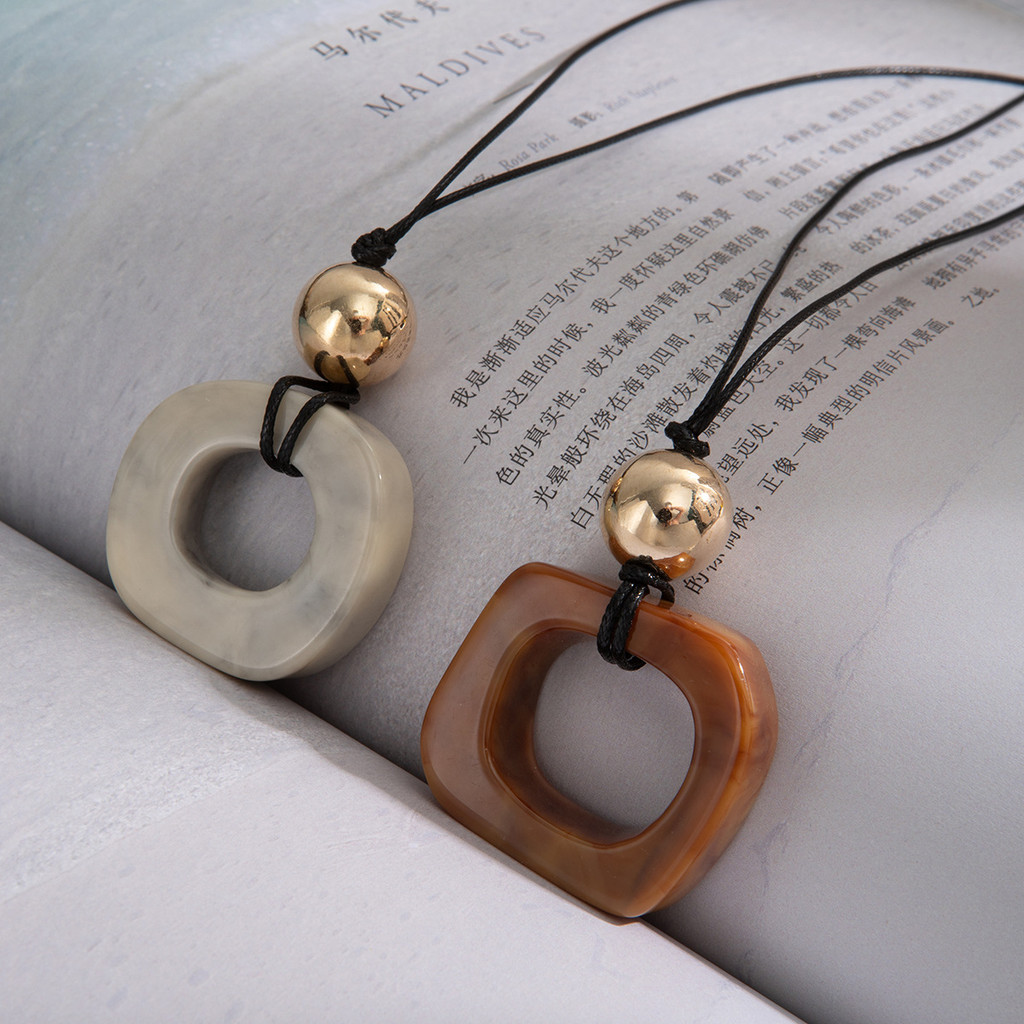 Mới Phong Cách Trung Hoa Zen Không Đều Vuông Rỗng Vòng Cổ Retro Phong Cách Dân Tộc Xương Lạc Đà Nhựa Áo Len Dây Xích Nữ