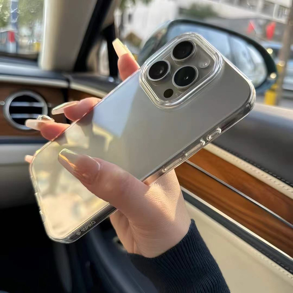 High transparency and large holes are suitable for iPhone16promax phone cases16Transparent